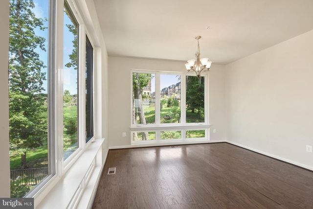 516 HARBORVIEW DR, Oxon Hill, MD 20745