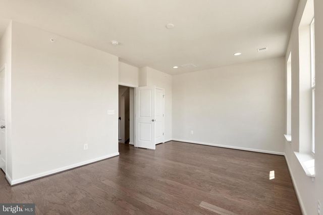 516 HARBORVIEW DR, Oxon Hill, MD 20745