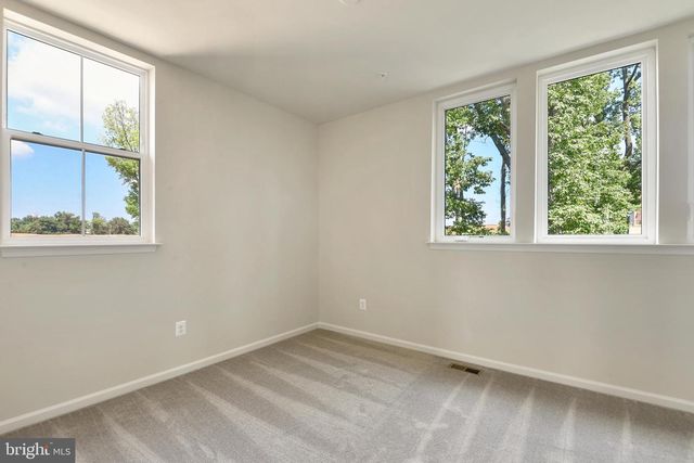 516 HARBORVIEW DR, Oxon Hill, MD 20745