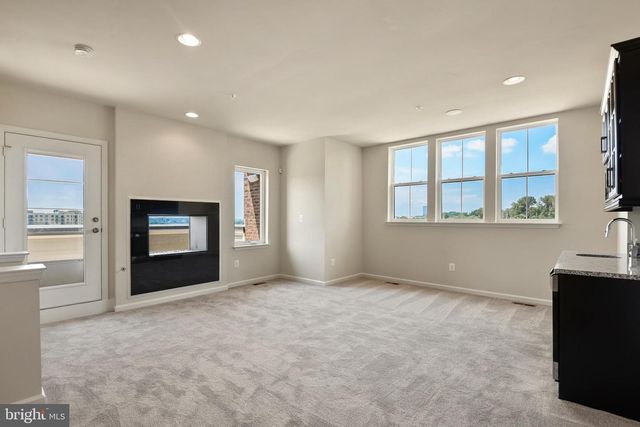 516 HARBORVIEW DR, Oxon Hill, MD 20745
