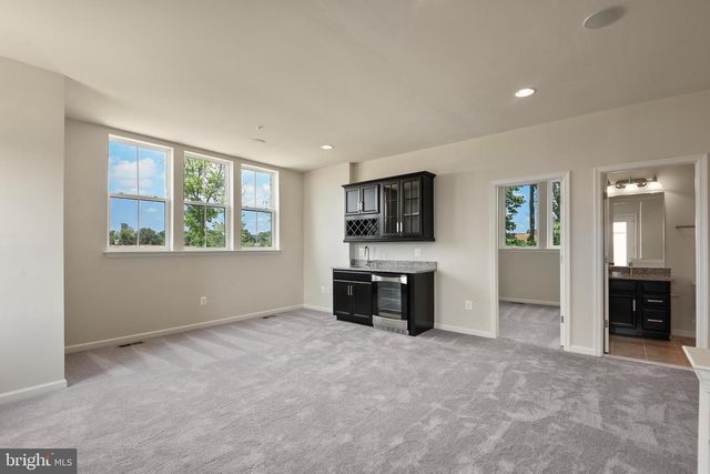 516 HARBORVIEW DR, Oxon Hill, MD 20745