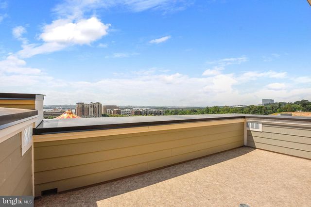516 HARBORVIEW DR, Oxon Hill, MD 20745