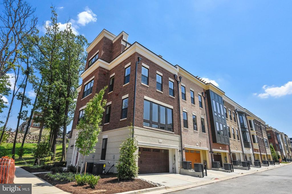 516 HARBORVIEW DR, Oxon Hill, MD 20745