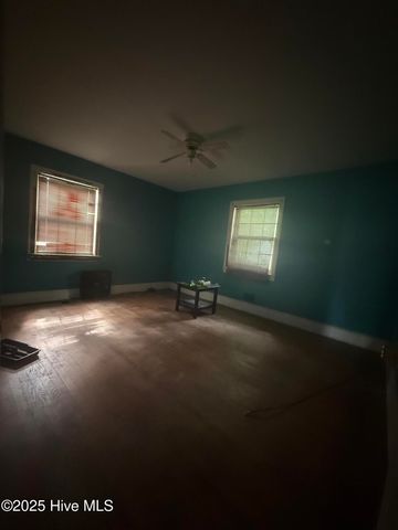 209 E Ridge Street, Rose Hill, NC 28458