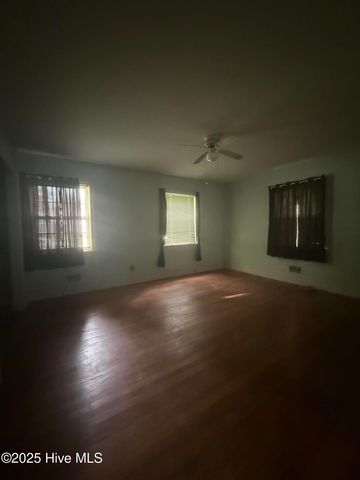 209 E Ridge Street, Rose Hill, NC 28458