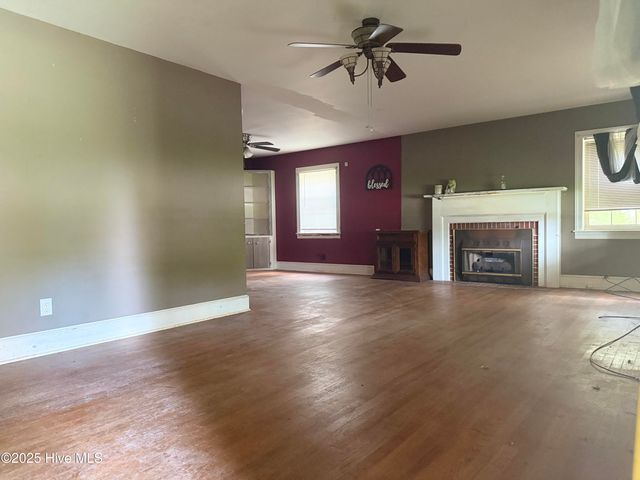 209 E Ridge Street, Rose Hill, NC 28458