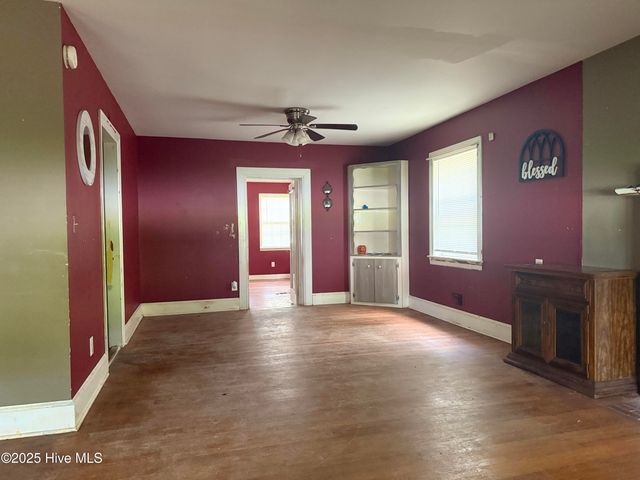 209 E Ridge Street, Rose Hill, NC 28458
