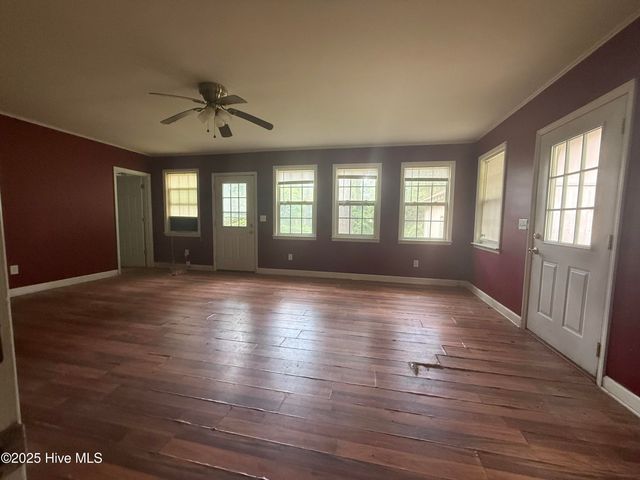 209 E Ridge Street, Rose Hill, NC 28458