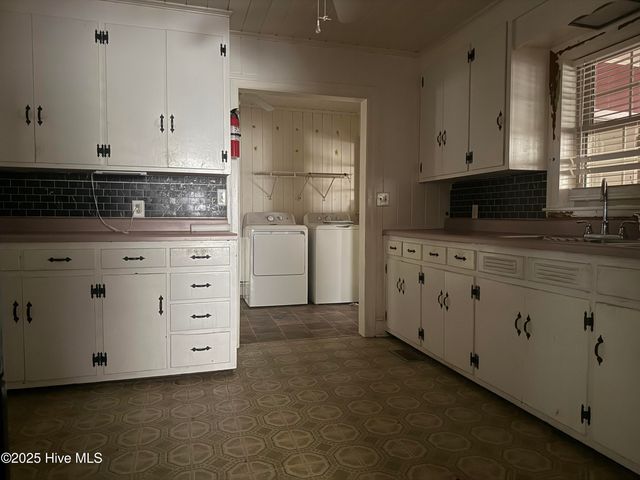 209 E Ridge Street, Rose Hill, NC 28458