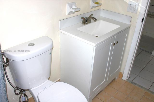 2260 W 55th St 2, Hialeah, FL 33016