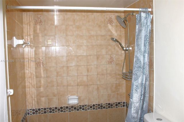 2260 W 55th St 2, Hialeah, FL 33016