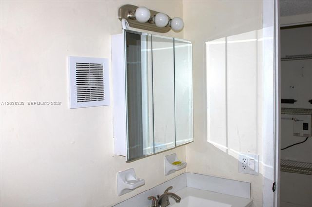 2260 W 55th St 2, Hialeah, FL 33016