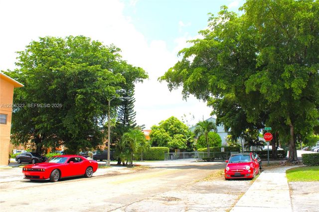 2260 W 55th St 2, Hialeah, FL 33016