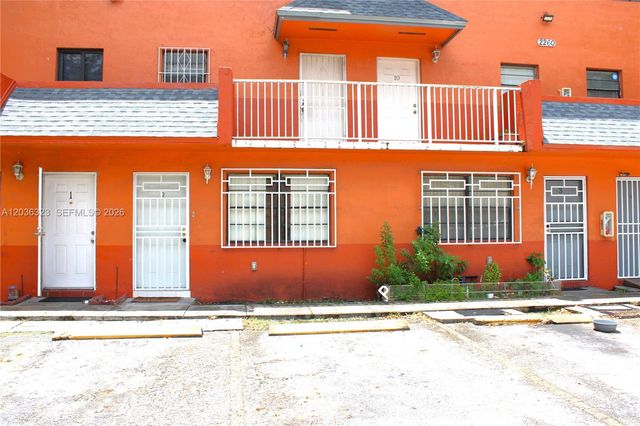 2260 W 55th St 2, Hialeah, FL 33016