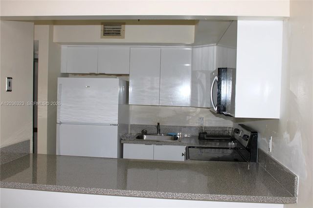 2260 W 55th St 2, Hialeah, FL 33016