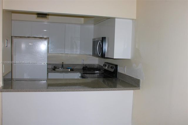 2260 W 55th St 2, Hialeah, FL 33016