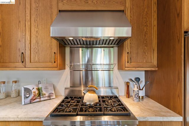 25 Stonewall Rd, Berkeley, CA 94705
