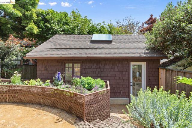 25 Stonewall Rd, Berkeley, CA 94705