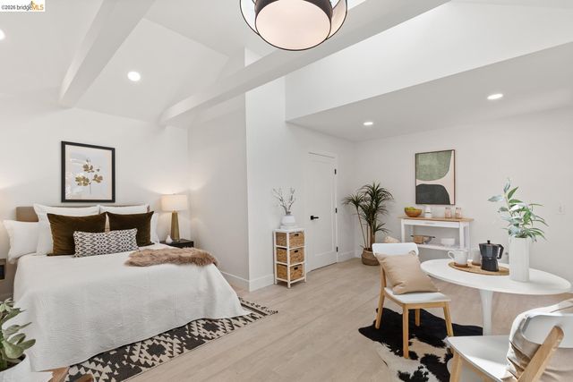25 Stonewall Rd, Berkeley, CA 94705