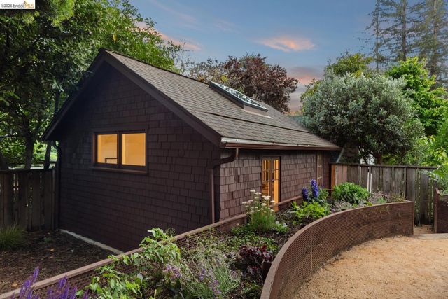 25 Stonewall Rd, Berkeley, CA 94705