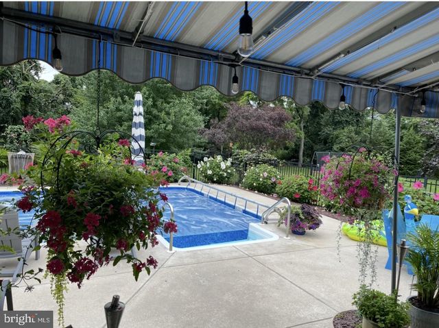 432 BELLAIRE DR, York, PA 17402