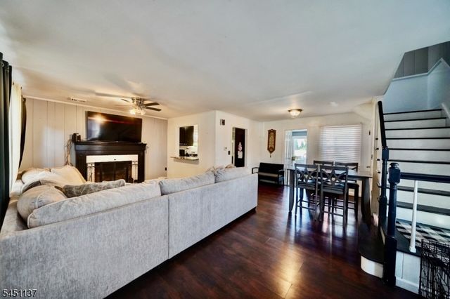 17 Orchard St, Pompton Lakes Boro, NJ 07442