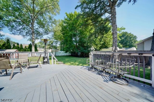 17 Orchard St, Pompton Lakes Boro, NJ 07442