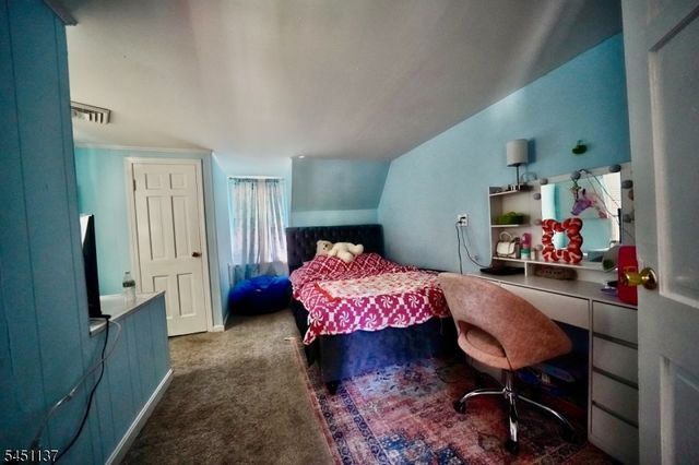 17 Orchard St, Pompton Lakes Boro, NJ 07442