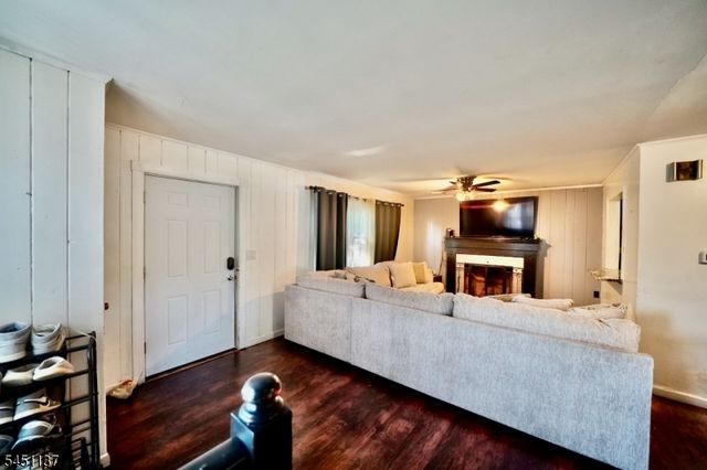 17 Orchard St, Pompton Lakes Boro, NJ 07442