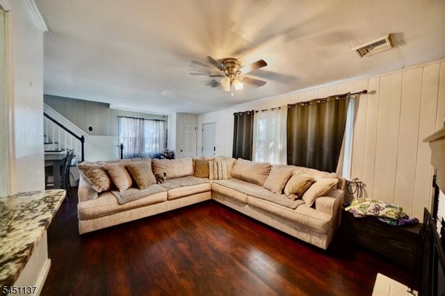 17 Orchard St, Pompton Lakes Boro, NJ 07442