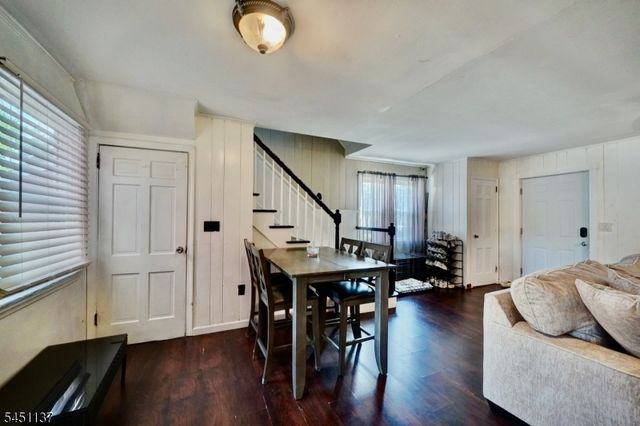 17 Orchard St, Pompton Lakes Boro, NJ 07442