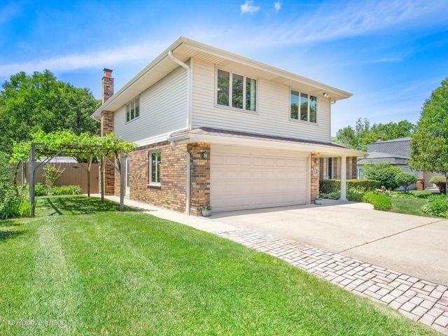 8201 Crestview Drive, Willow Springs, IL 60480