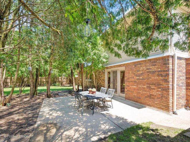 8201 Crestview Drive, Willow Springs, IL 60480