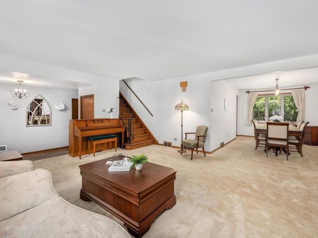 8201 Crestview Drive, Willow Springs, IL 60480