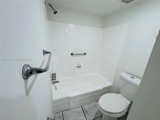 2800 NW 56th Ave D102, Lauderhill, FL 33313