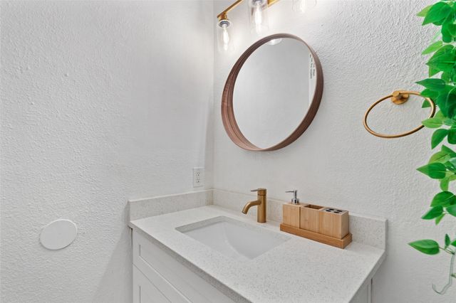 1307 Southport DR B, Austin, TX 78704