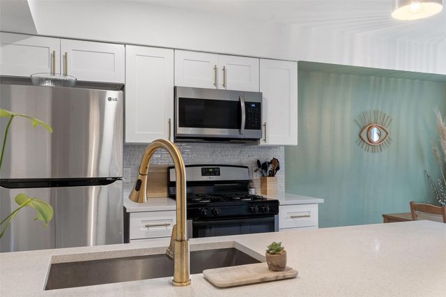 1307 Southport DR B, Austin, TX 78704