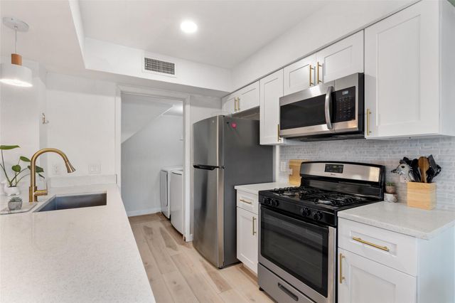 1307 Southport DR B, Austin, TX 78704