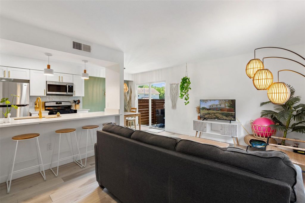 1307 Southport DR B, Austin, TX 78704