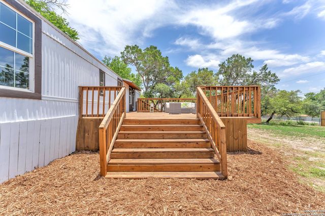 337 Buckhorn Dr, Canyon Lake, TX 78133