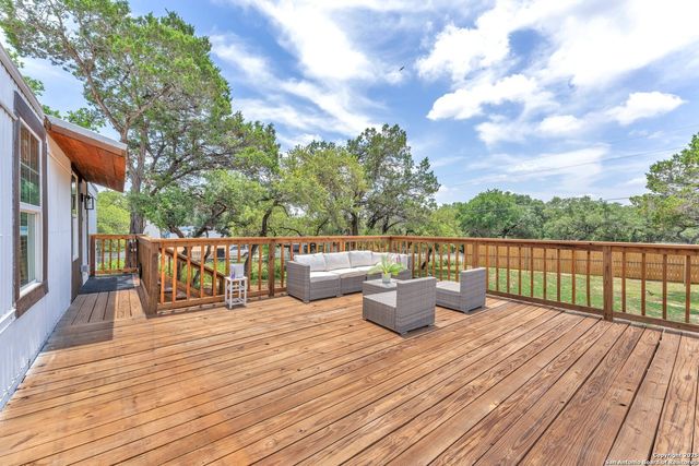 337 Buckhorn Dr, Canyon Lake, TX 78133