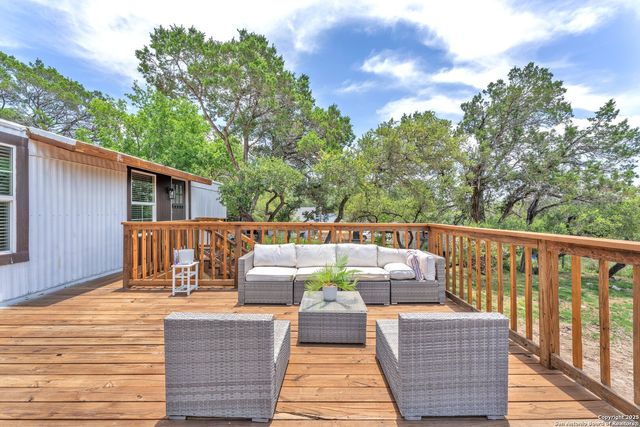 337 Buckhorn Dr, Canyon Lake, TX 78133