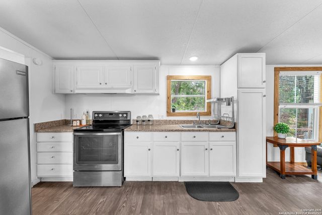 337 Buckhorn Dr, Canyon Lake, TX 78133