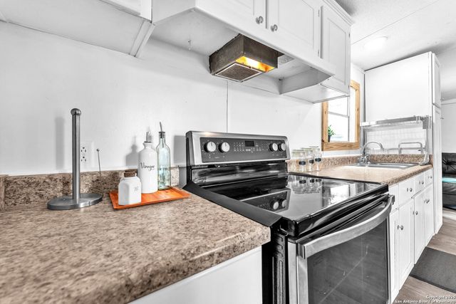 337 Buckhorn Dr, Canyon Lake, TX 78133