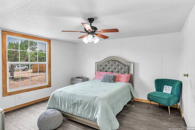 337 Buckhorn Dr, Canyon Lake, TX 78133