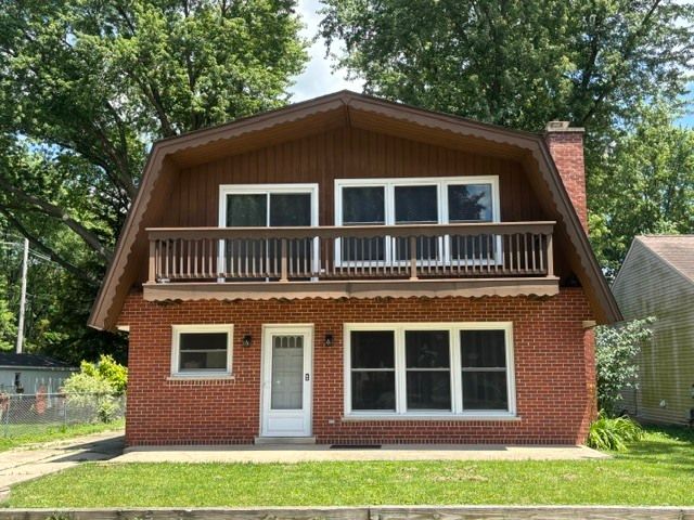 103 N Greenfield Avenue, Crystal Lake, IL 60014