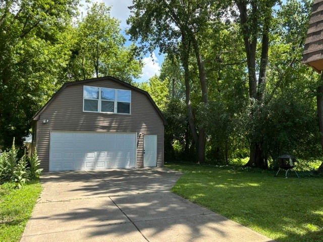 103 N Greenfield Avenue, Crystal Lake, IL 60014