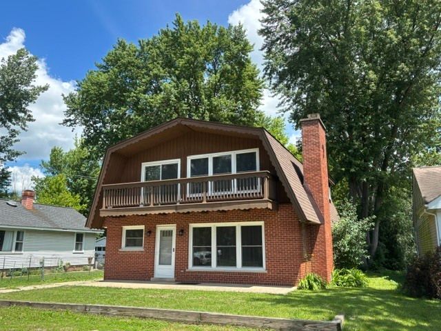103 N Greenfield Avenue, Crystal Lake, IL 60014