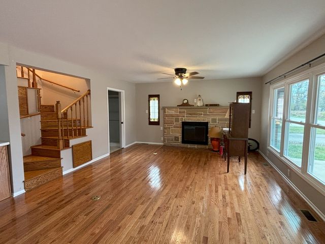 103 N Greenfield Avenue, Crystal Lake, IL 60014