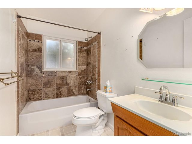 17523 E Lasalle Dr, Aurora, CO 80013